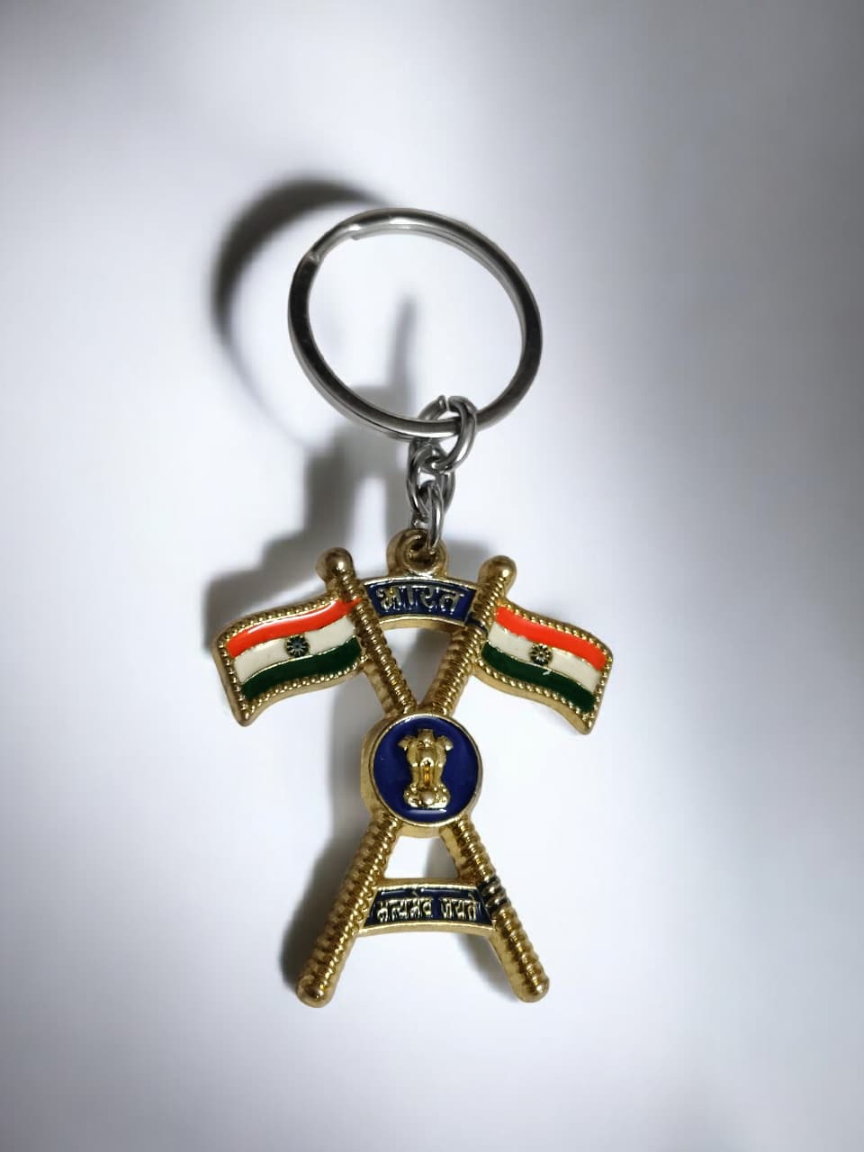 Indian Crossed Flags Golden Keychain